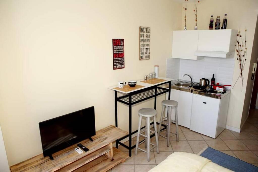 Ippokratis' Open View Studio Apartment Thessaloniki Exterior photo